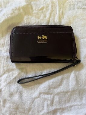 Coach Glossy Patent Wristlet - Dark Plum
